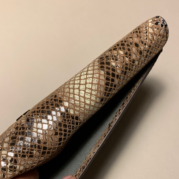 ANTONIO MELANI Brown Textured Leather Travel Wallet - Picture 3 of 12